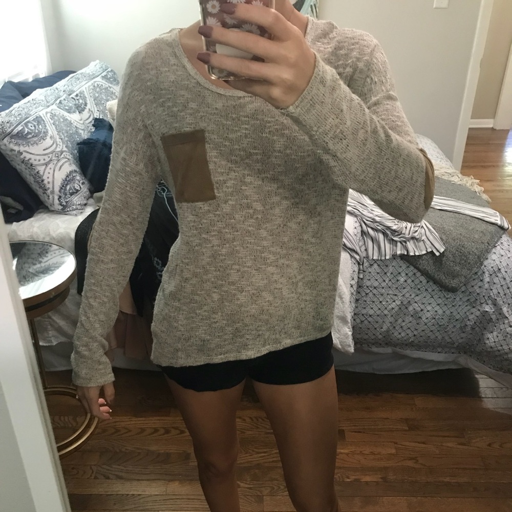 Long sleeve thin sweater with elbow patches!